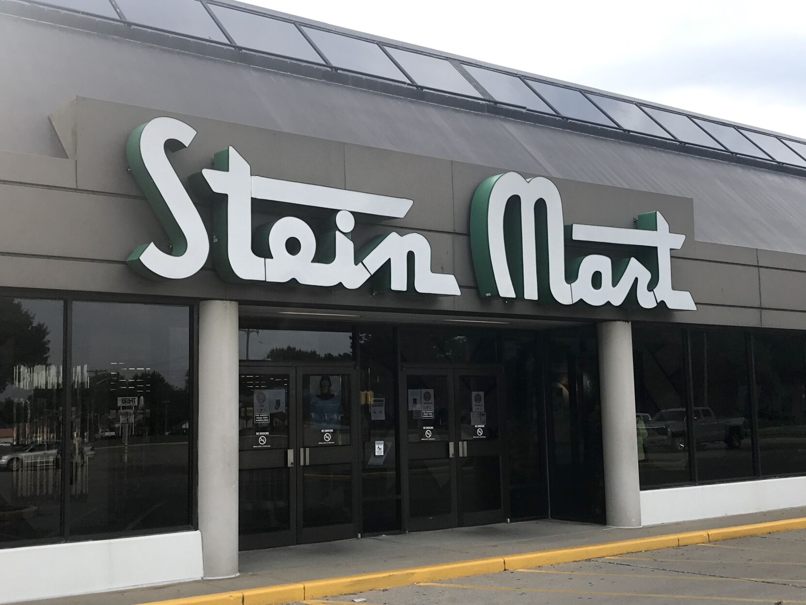 Front of Stein Mart in The Meadows